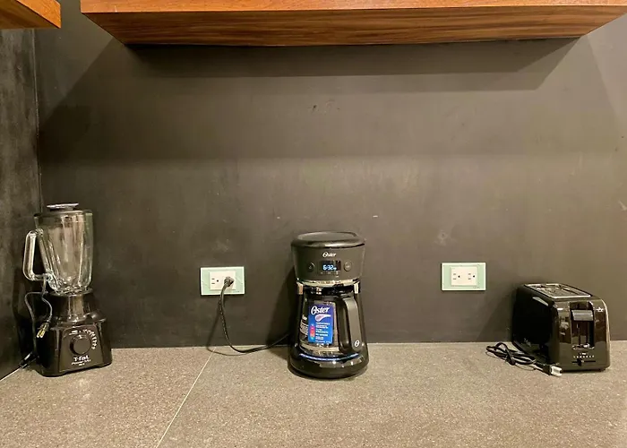 Apartment La Veleta, Pet Friendly Studio,laundry ,wifi 250mb,alberca